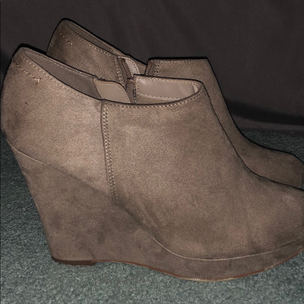 Light brown booties